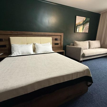 Ulpan Mini Hotel Astana Exteriör bild