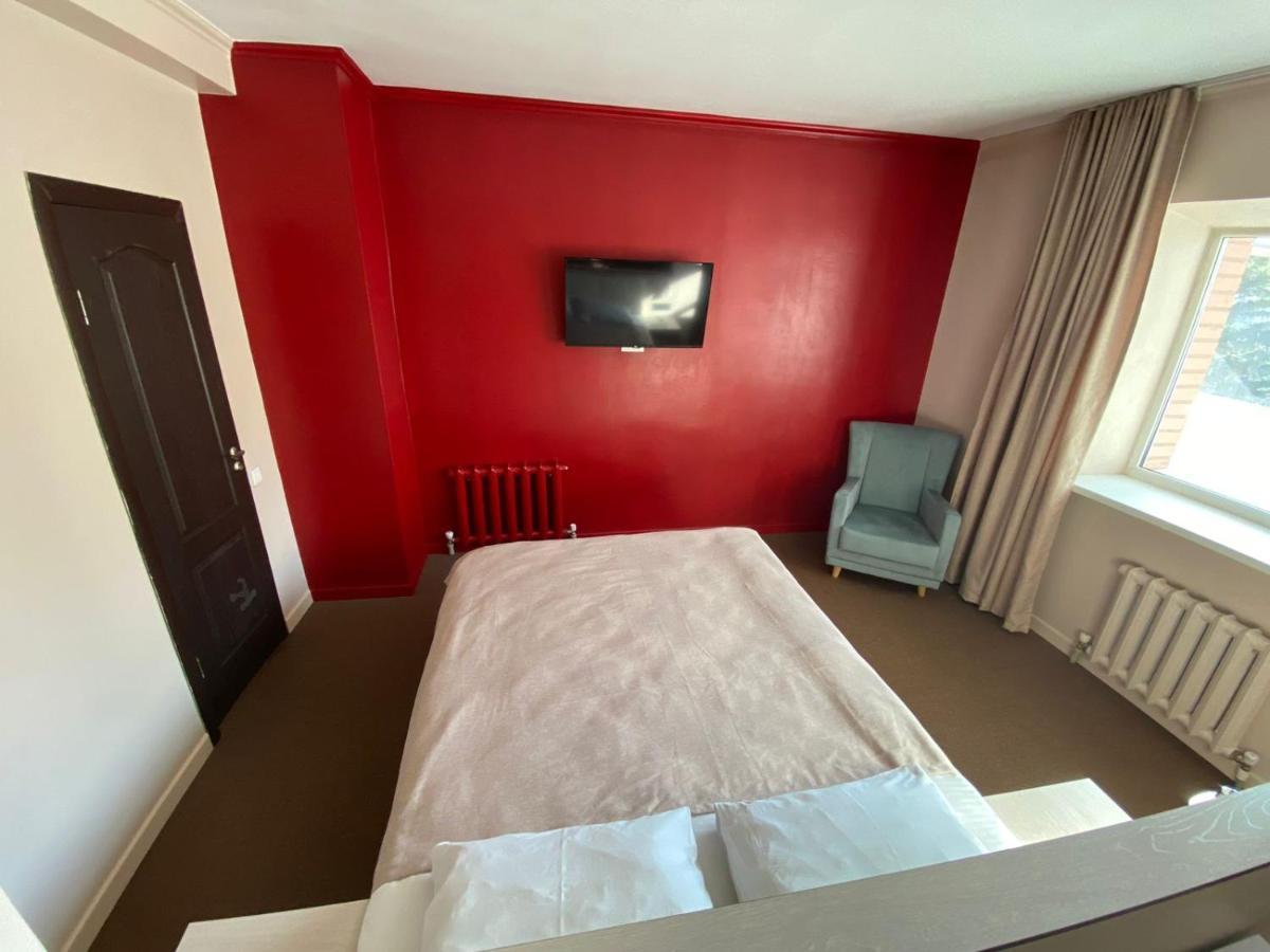 Ulpan Mini Hotel Astana Exteriör bild