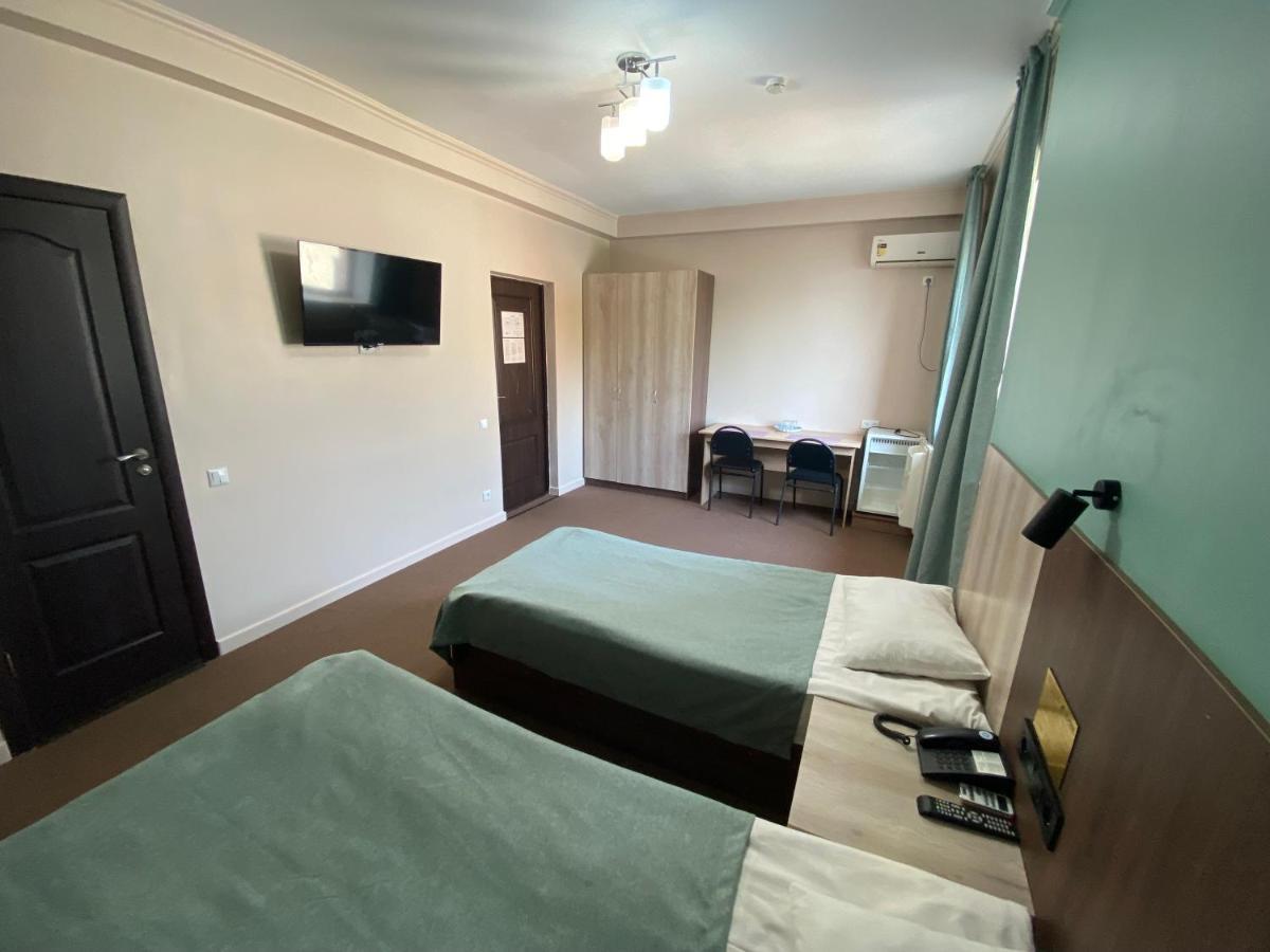 Ulpan Mini Hotel Astana Exteriör bild
