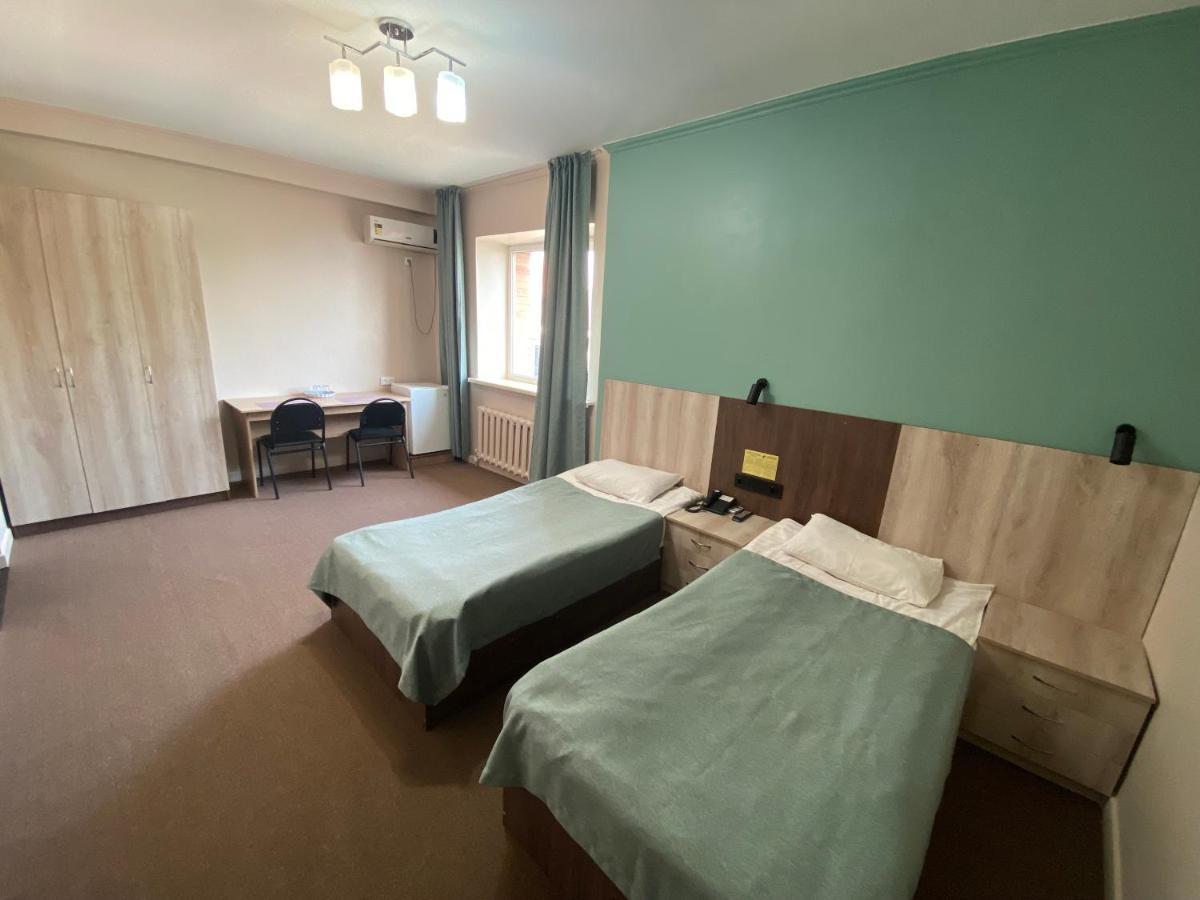 Ulpan Mini Hotel Astana Exteriör bild