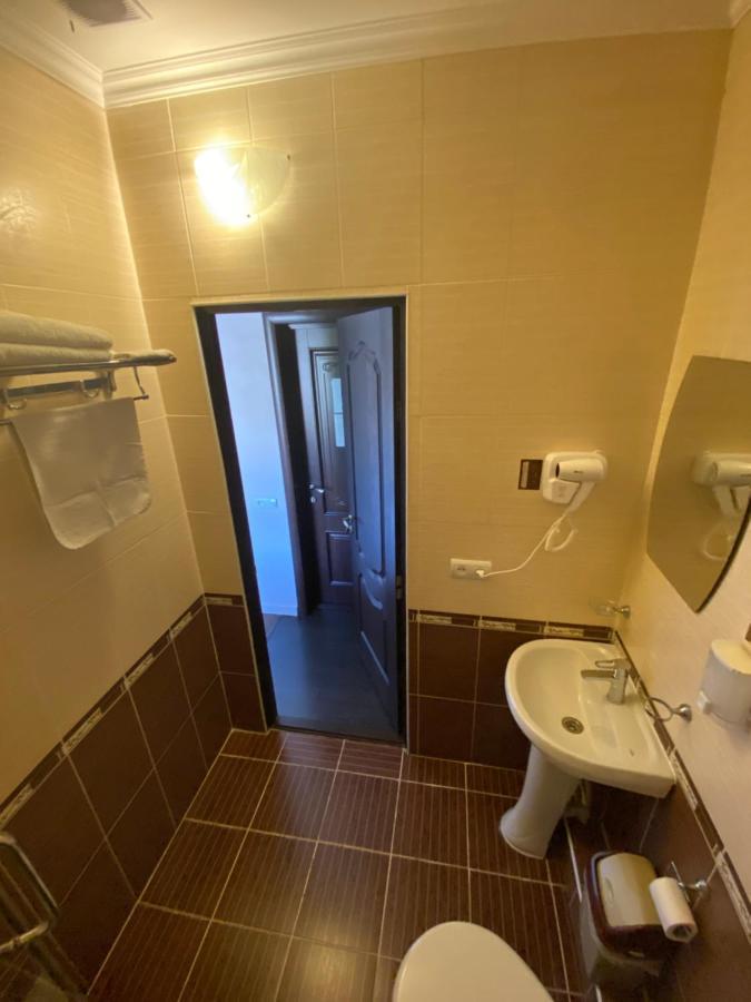 Ulpan Mini Hotel Astana Exteriör bild