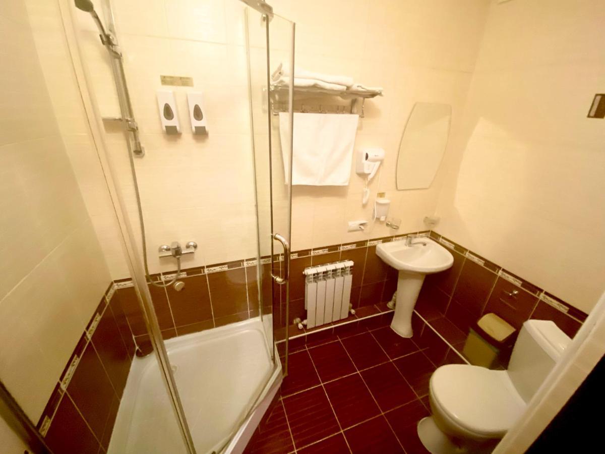 Ulpan Mini Hotel Astana Exteriör bild