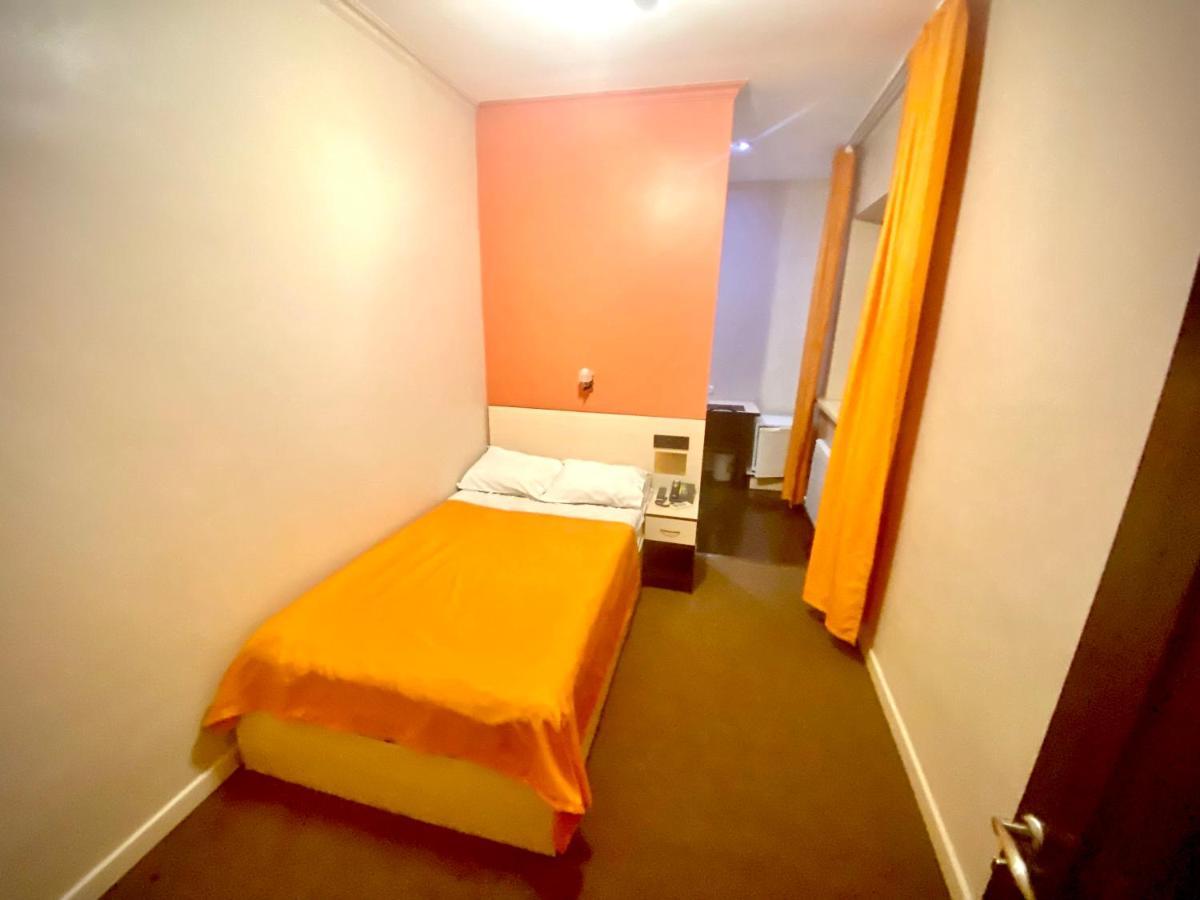 Ulpan Mini Hotel Astana Exteriör bild