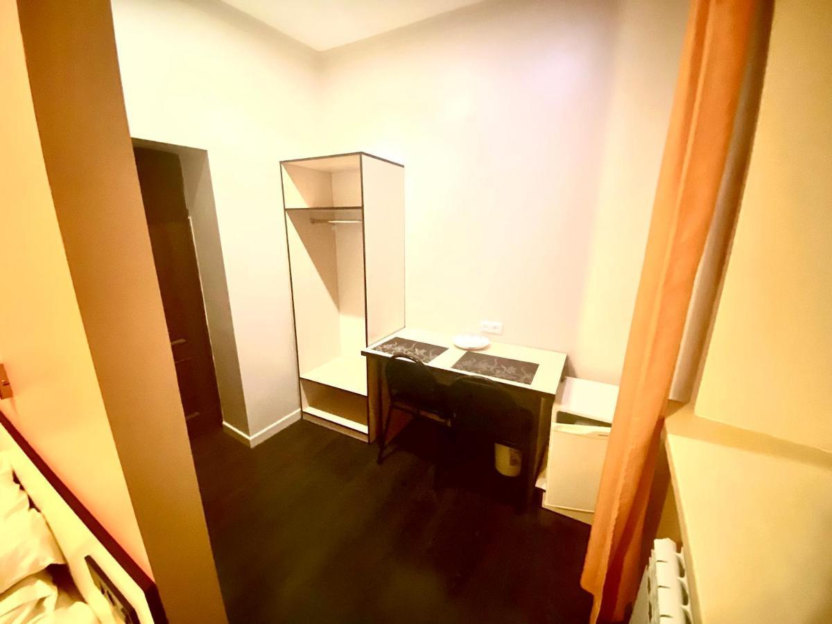 Ulpan Mini Hotel Astana Exteriör bild