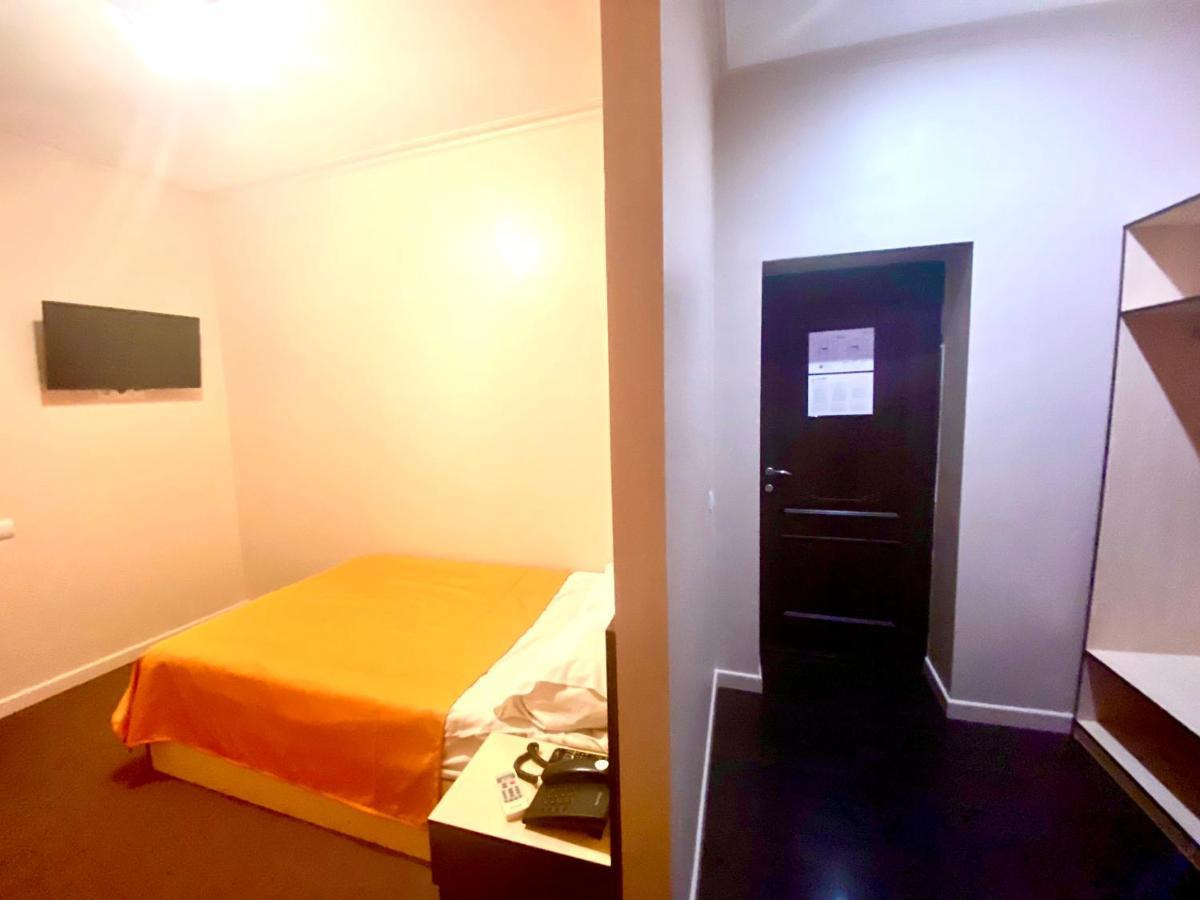 Ulpan Mini Hotel Astana Exteriör bild