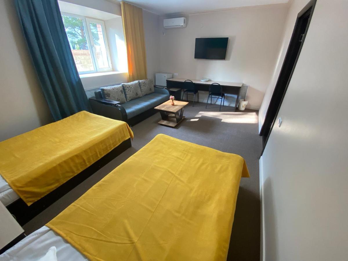 Ulpan Mini Hotel Astana Exteriör bild