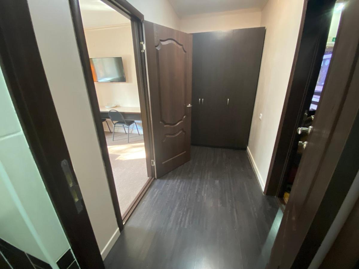 Ulpan Mini Hotel Astana Exteriör bild