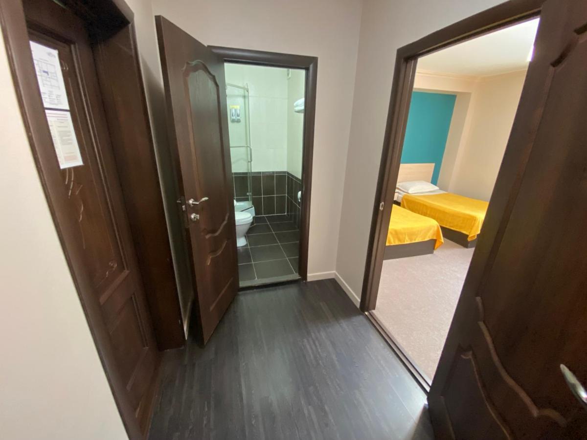 Ulpan Mini Hotel Astana Exteriör bild