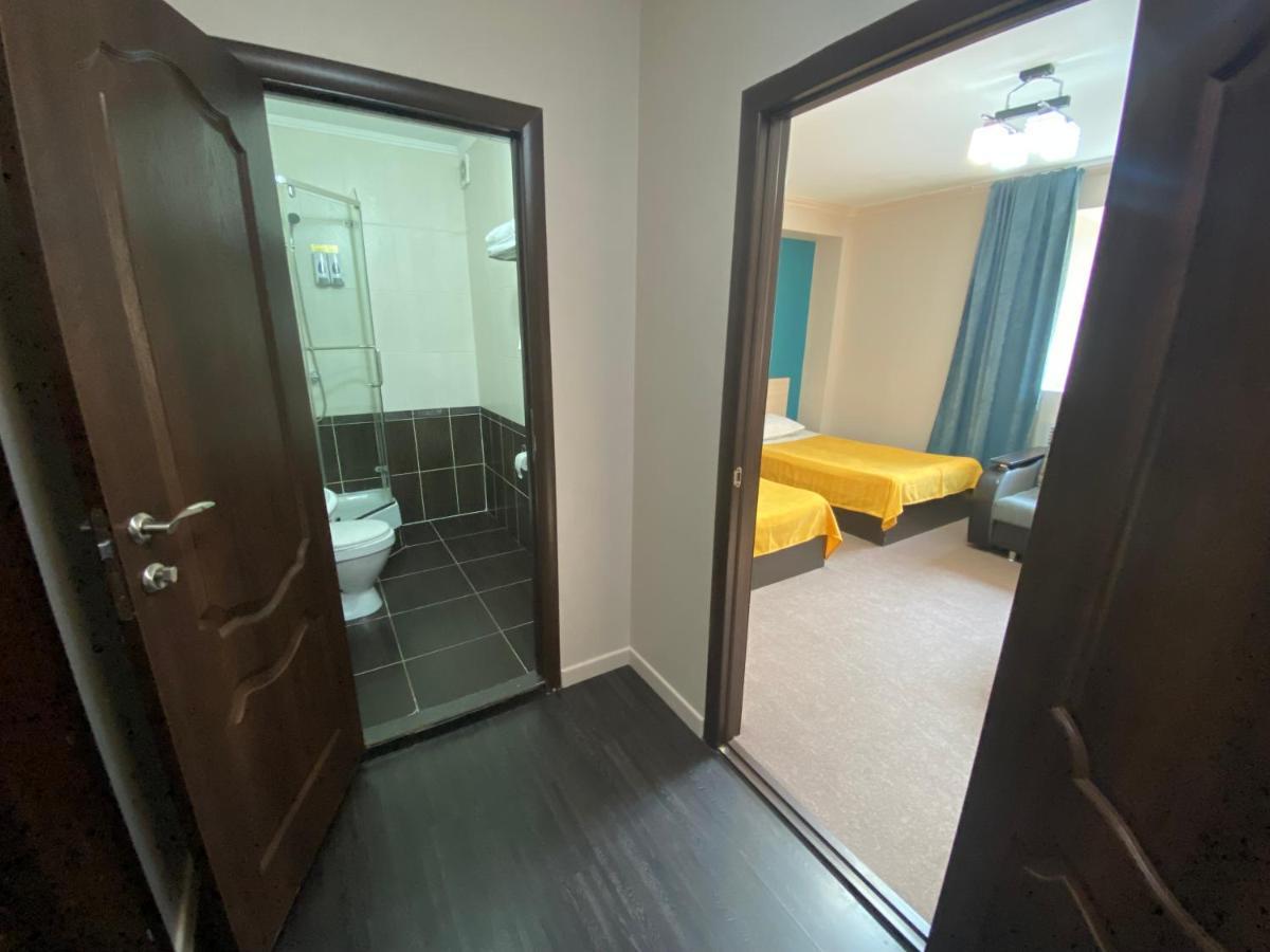 Ulpan Mini Hotel Astana Exteriör bild