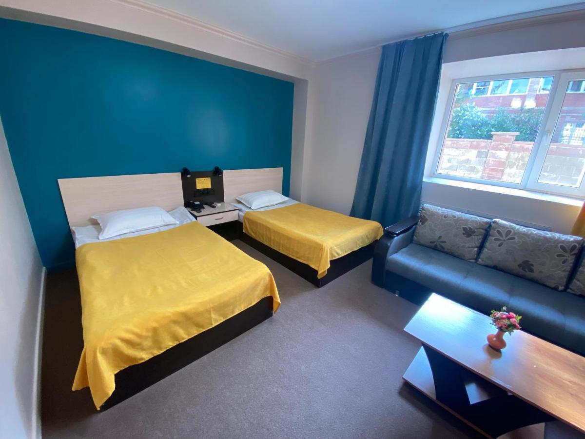 Ulpan Mini Hotel Astana Exteriör bild