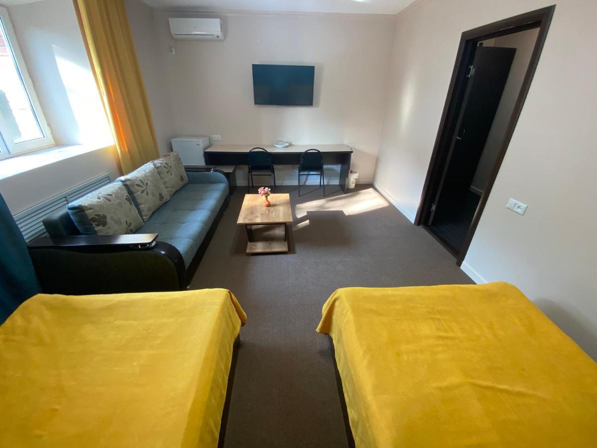 Ulpan Mini Hotel Astana Exteriör bild