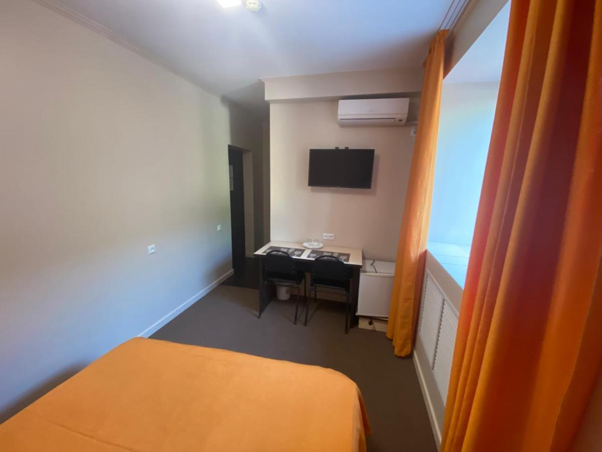 Ulpan Mini Hotel Astana Exteriör bild