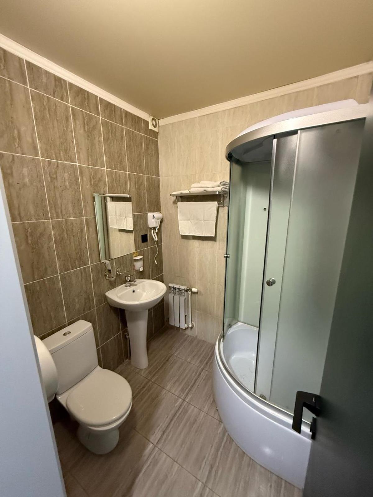 Ulpan Mini Hotel Astana Exteriör bild