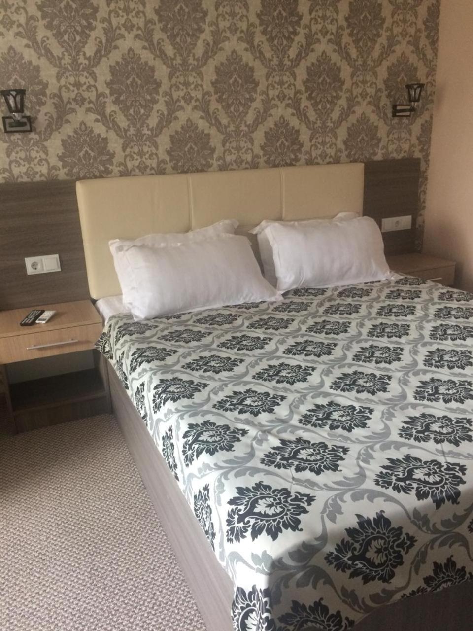 Ulpan Mini Hotel Astana Exteriör bild