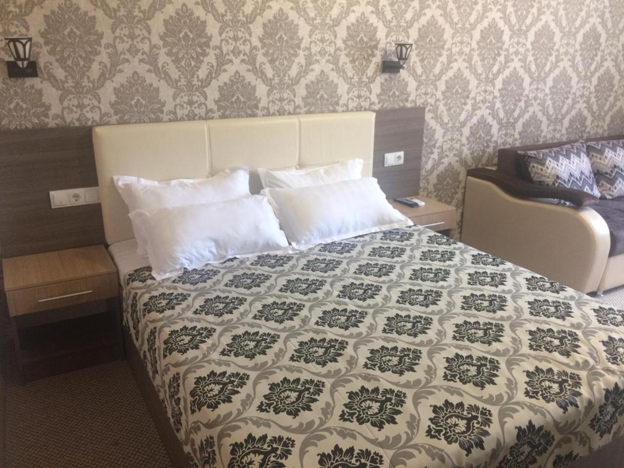 Ulpan Mini Hotel Astana Exteriör bild