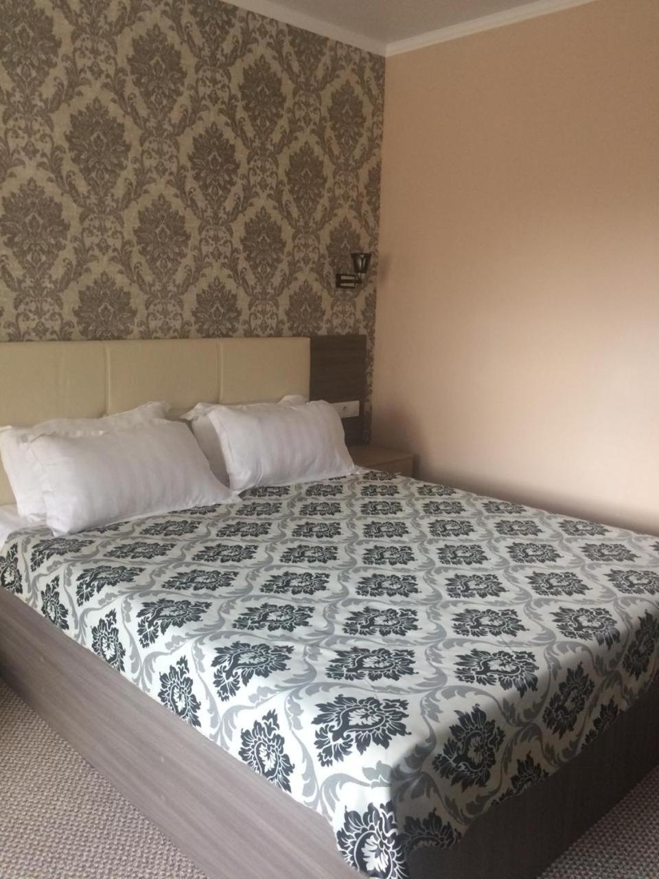 Ulpan Mini Hotel Astana Exteriör bild